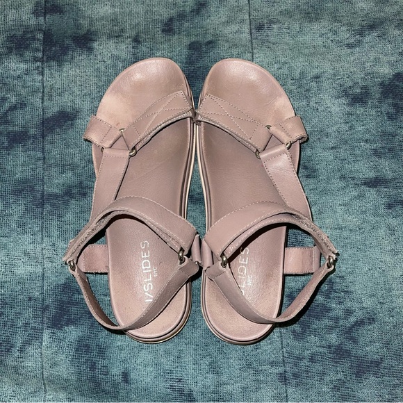 J Slides Grey Strappy Platform Sandals 🩶 - Picture 8 of 9